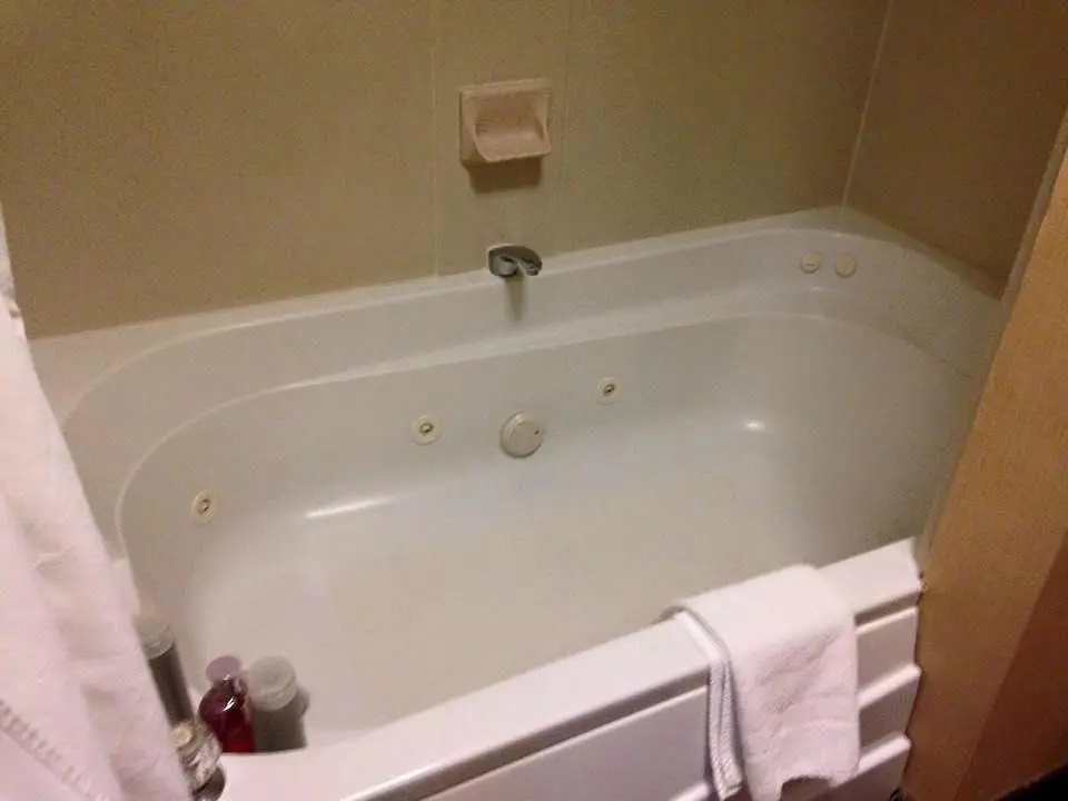 Hotels with jacuzzi in room in Burlington
