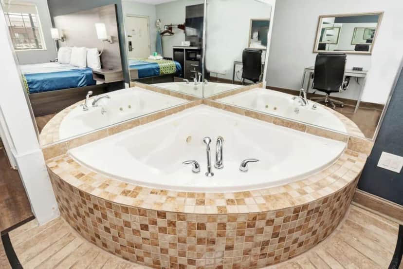Private in-room jacuzzi at Grove City Travel Inn By Oyo Columbus South
