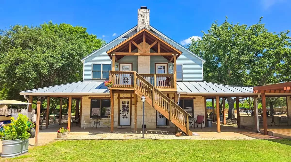 Gruene Cottages — exterior