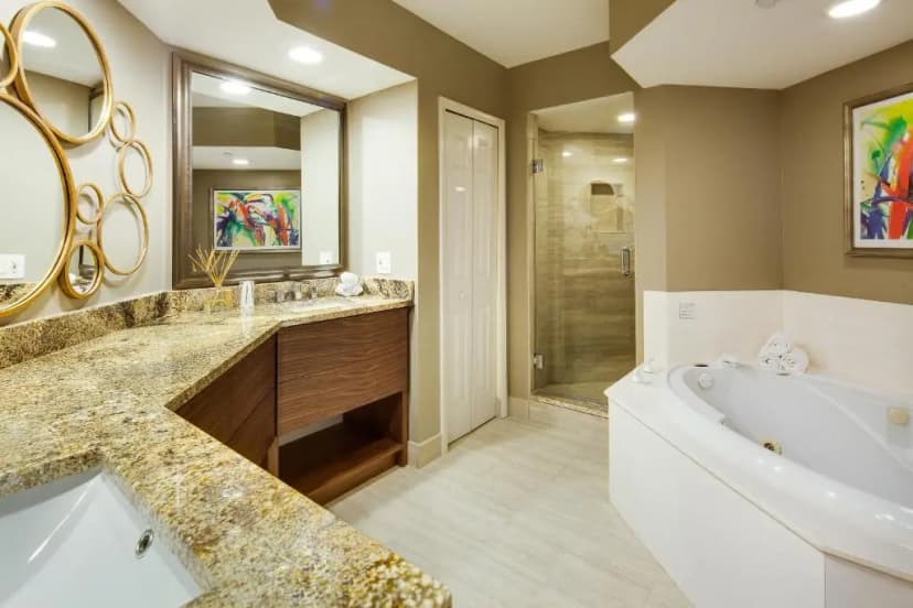 Hotels in Fort Myers Beach with a jacuzzi in the room
