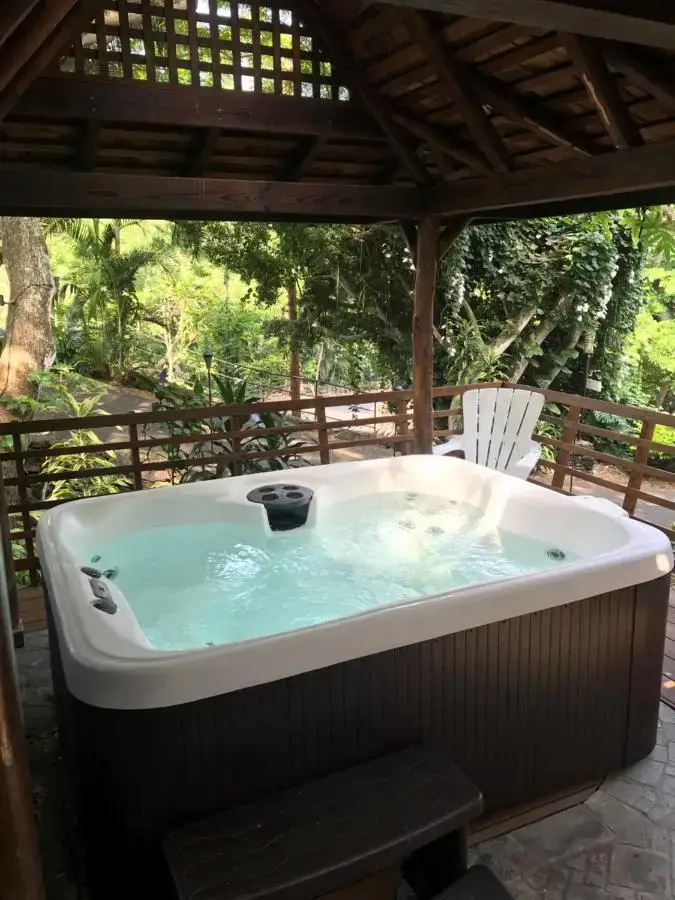 Hotels with jacuzzi in room in Kailua Kona