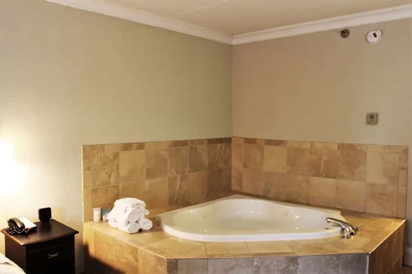 In-room hot tub at Hampton Inn Americus in Americus, GA