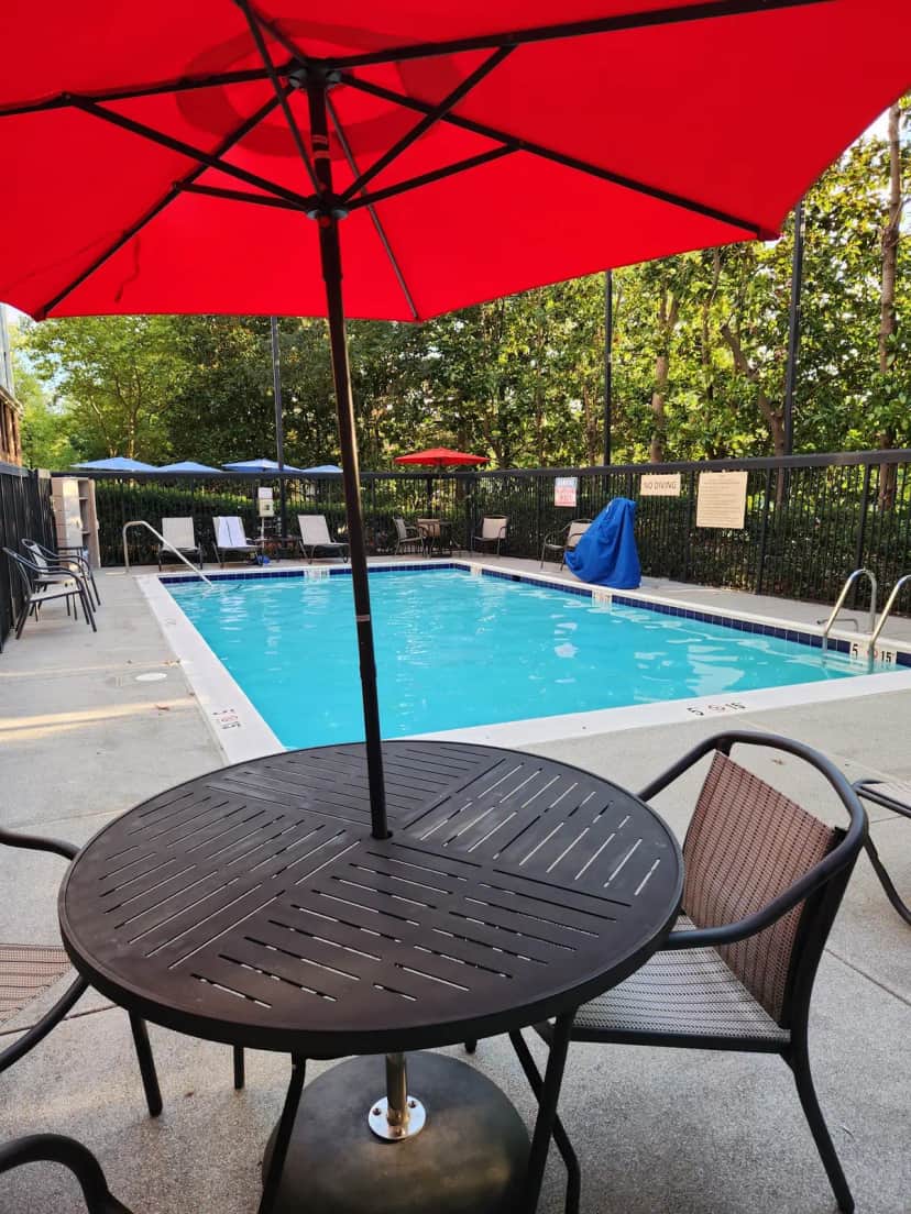 Hampton Inn & Suites Annapolis — pool