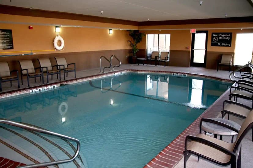 Hotels with jacuzzi in room in Buda