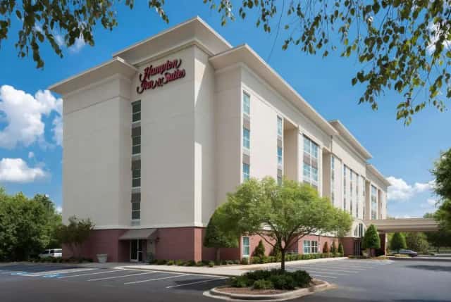 Hampton Inn & Suites Charlotte/pineville — guest room