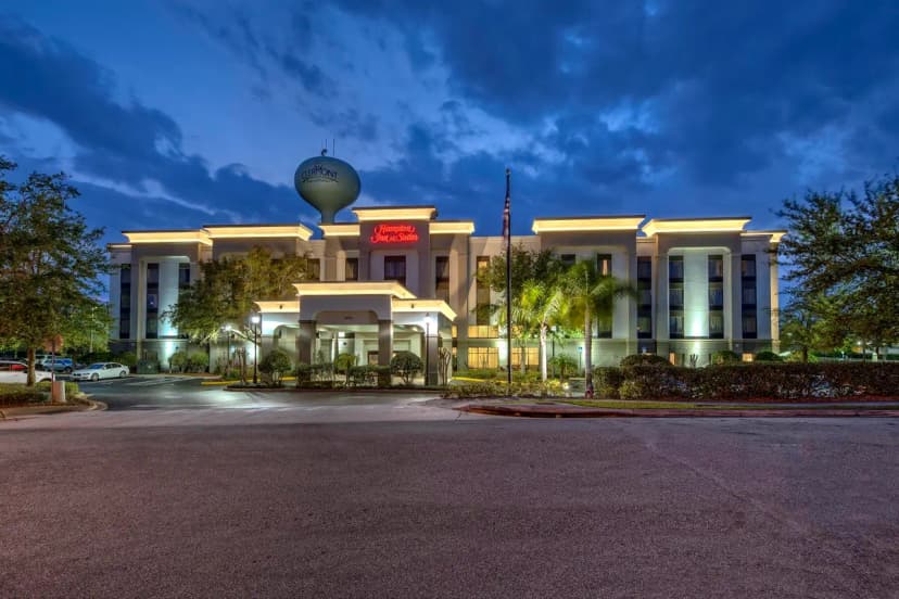 Hotels with jacuzzi in room in Clermont