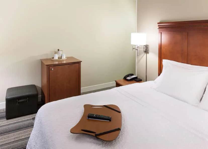 Hampton Inn & Suites Davenport — bathroom
