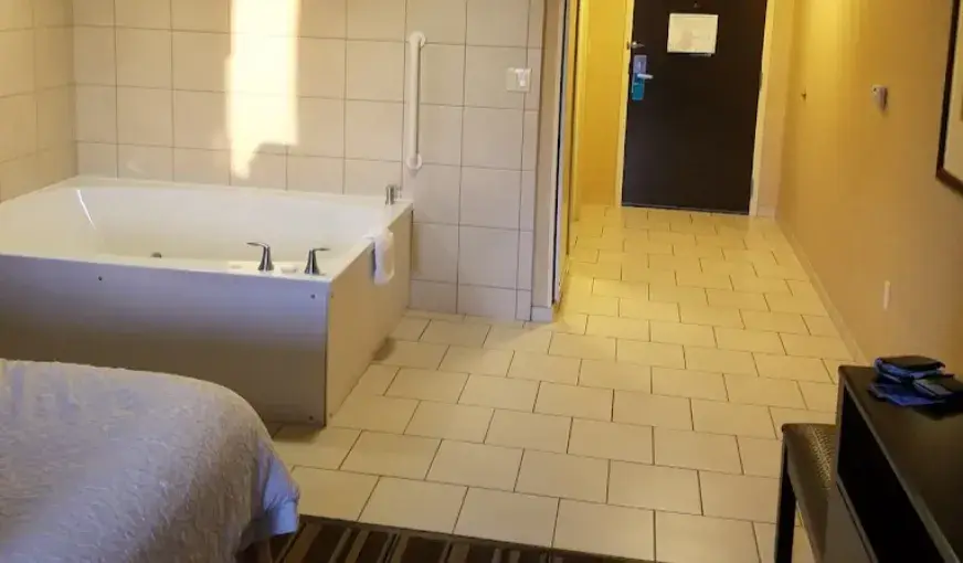In-room hot tub at Hampton Inn And Suites Flint / Grand Blanc in Flint, MI
