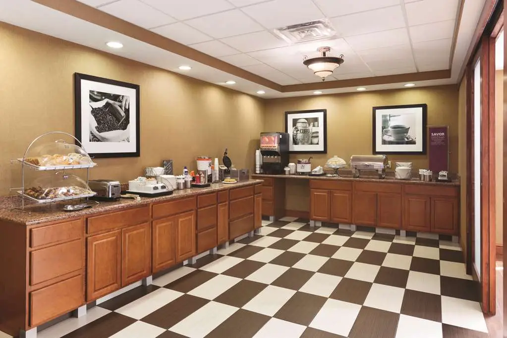 Hampton Inn & Suites Greenfield — guest room