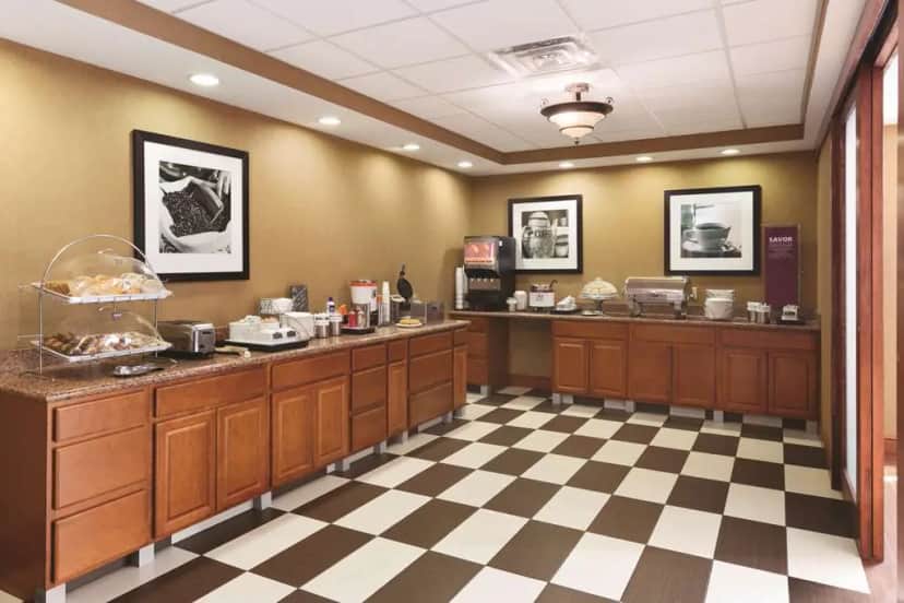 Hampton Inn & Suites Greenfield — guest room