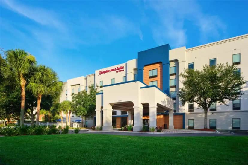 an office building with a lawn in front of it at Hampton Inn & Suites Jacksonville South - Bartram Park in Pine Bluff