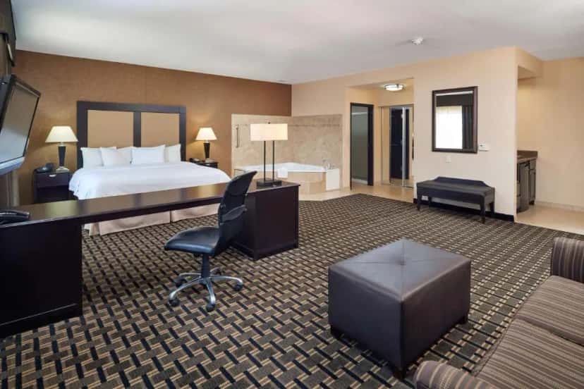 In-room hot tub at Hampton Inn & Suites Longview North in Longview, TX