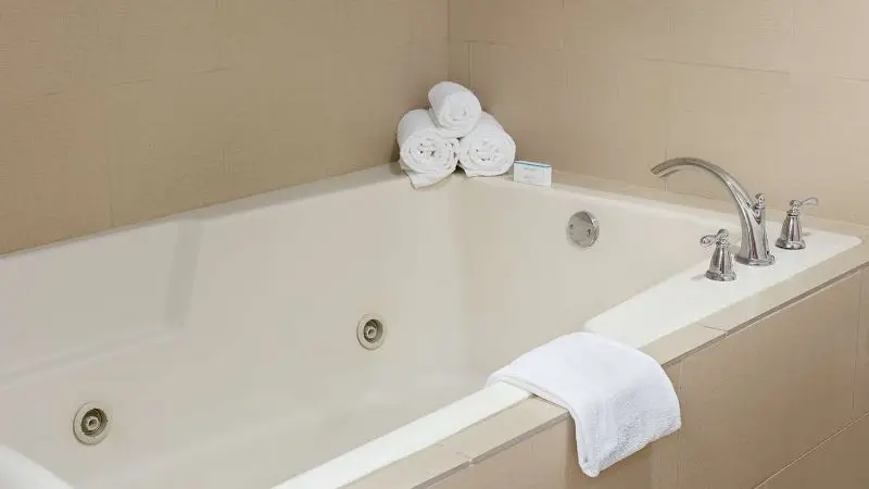 Hampton Inn & Suites Manchester-Bedford hotel photo 1 in Bedford, New Hampshire