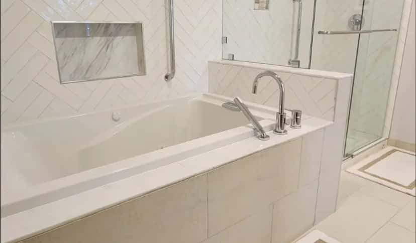 In-room hot tub at Hampton Inn & Suites Miami/Brickell-Downtown in Miami, FL