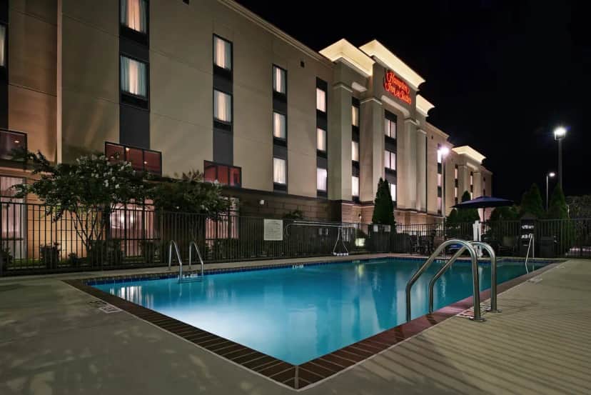 Hampton Inn & Suites Millington — pool