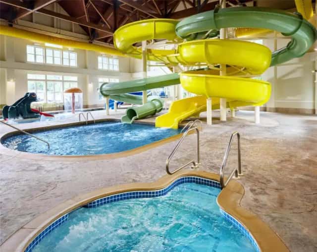 Hampton Inn & Suites North Conway — guest room