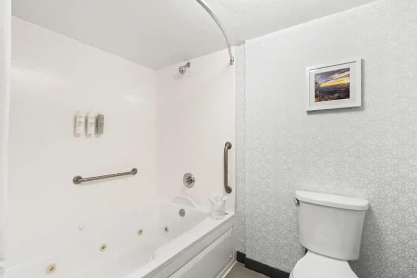 Hotels with jacuzzi in room in Glendale