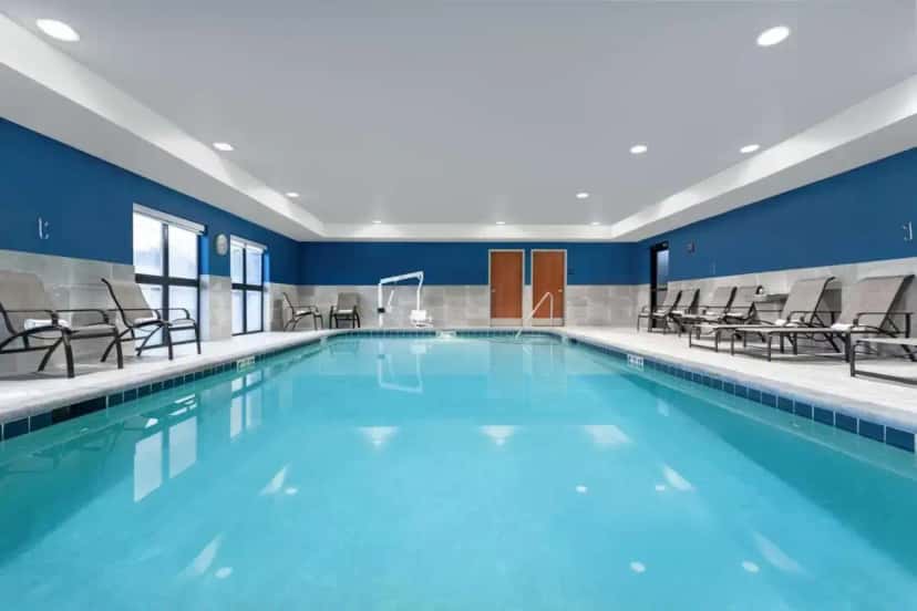 In-room hot tub at Hampton Inn & Suites Richmond in Richmond, IN