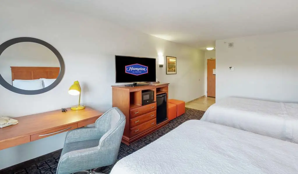 Shared indoor hot tub at Hampton Inn & Suites Rockland