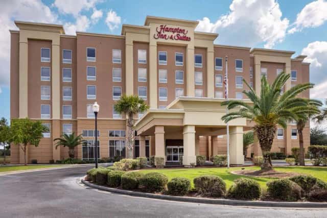 Hampton Inn & Suites Savannah - I-95 South - Gateway — guest room