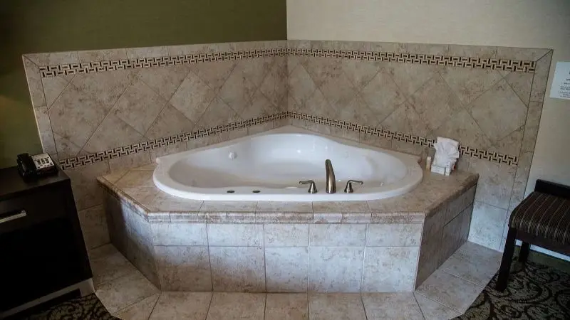 Hotels with jacuzzi in room in West Middlesex