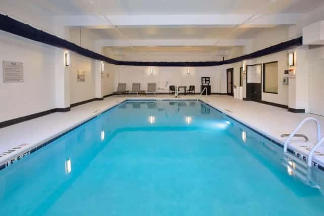 Hampton Inn & Suites Spartanburg-i-26-westgate Mall — guest room