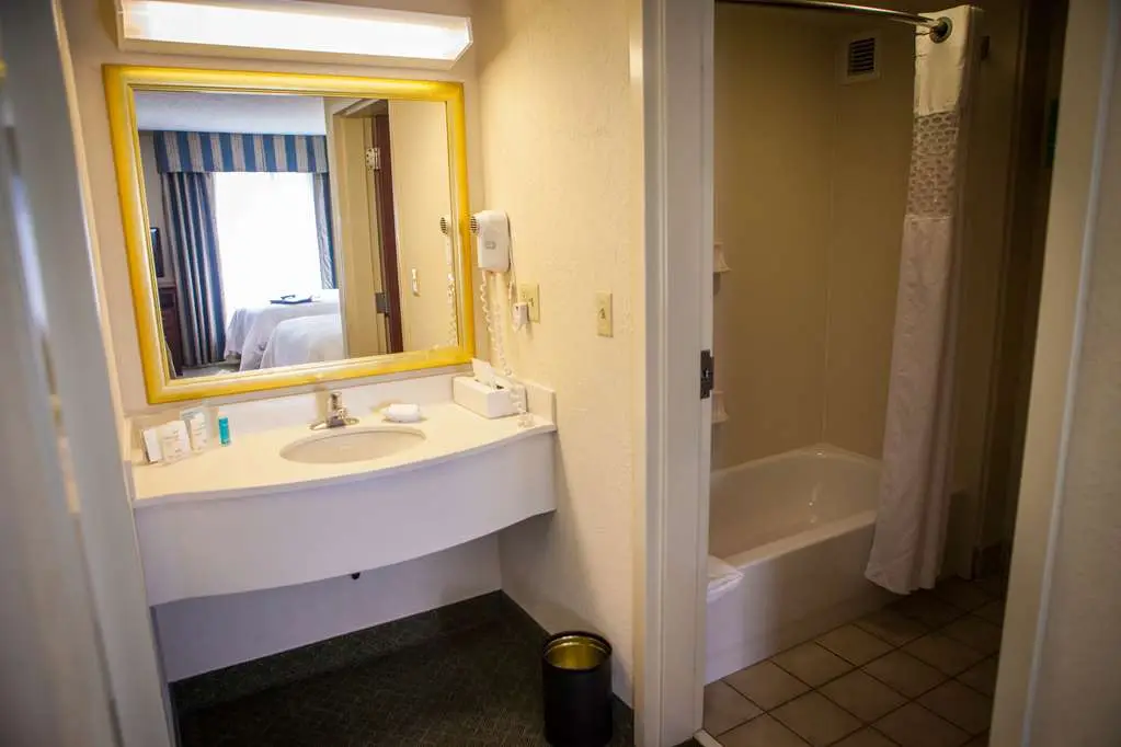 Hotels in Springfield with a jacuzzi in the room