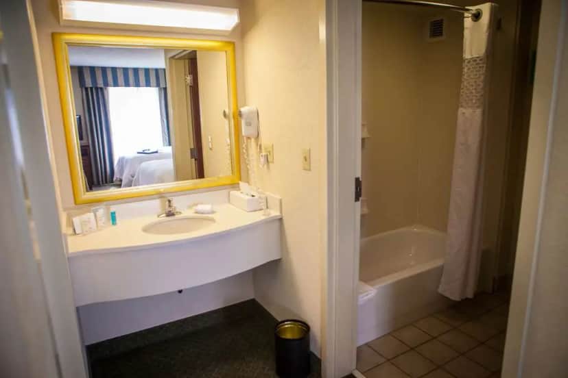 Hampton Inn & Suites Springfield-Southwest — pool