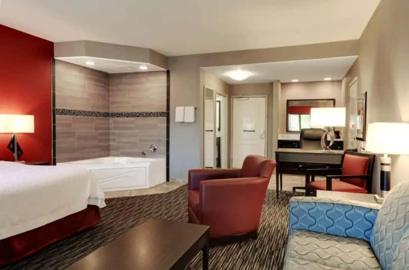 In-room hot tub at Hampton Inn & Suites Temecula in Temecula, CA