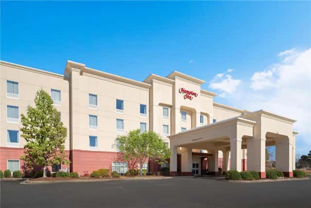 Hampton Inn Augusta Fort Gordon — guest room