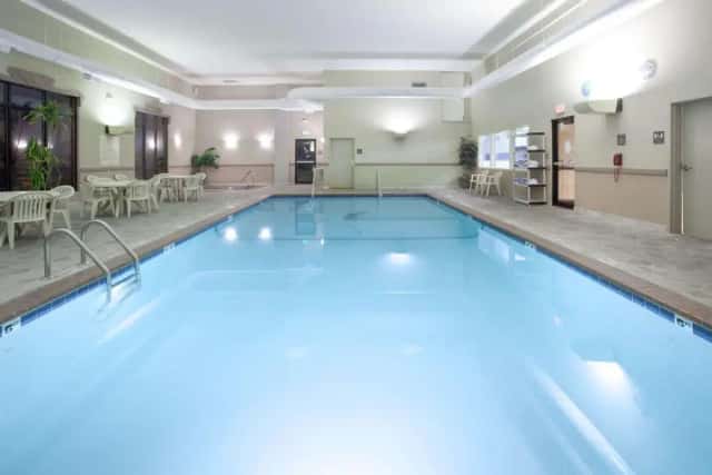 Hampton Inn Bowling Green — guest room