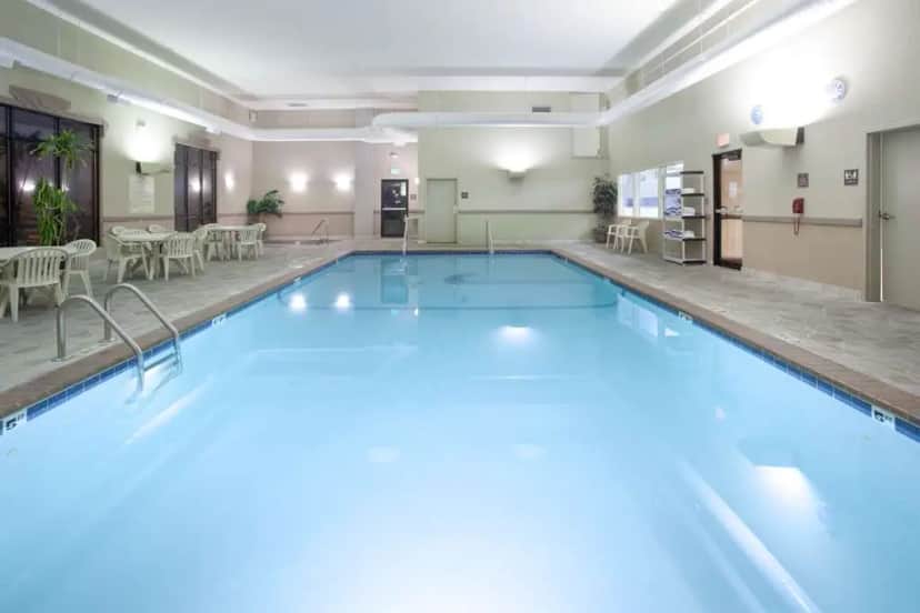 Hampton Inn Bowling Green — pool