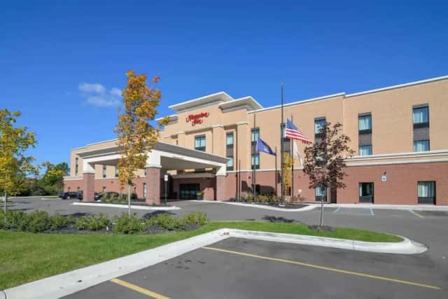 Hampton Inn Brighton — guest room