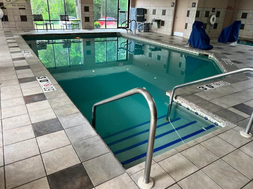 Hampton Inn By Hilton Rockford — pool
