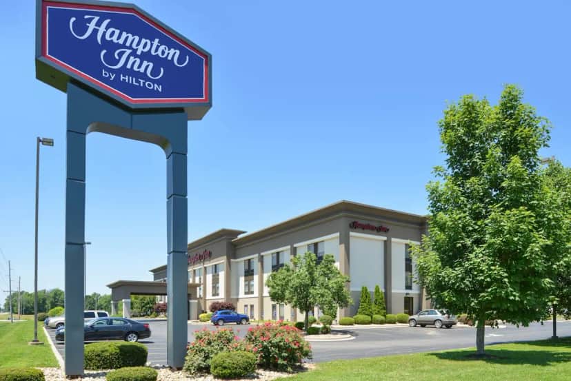 Hampton Inn Carbondale — exterior
