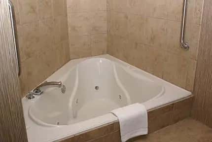 In-room hot tub at Hampton Inn Champaign/Urbana in Urbana, IL