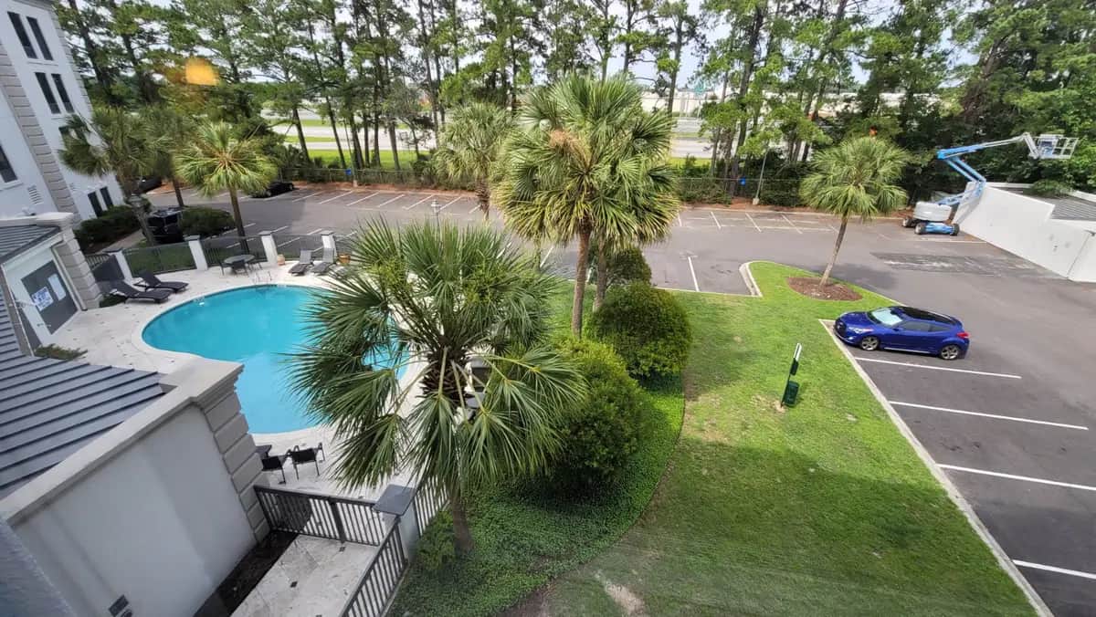 Hampton Inn Charleston-North — pool