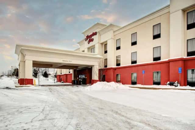 Hampton Inn Coldwater — guest room