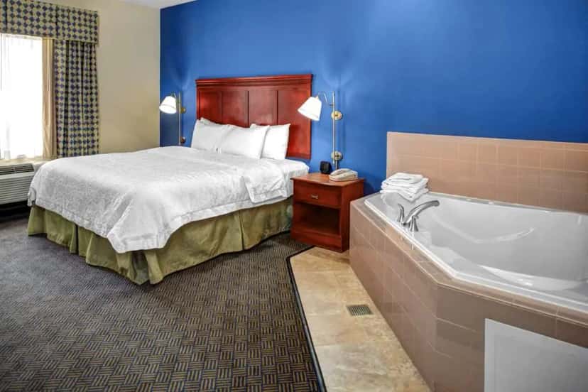 In-room hot tub at Hampton Inn Coldwater in Coldwater, MI