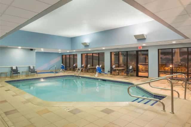 Hampton Inn Columbia — guest room