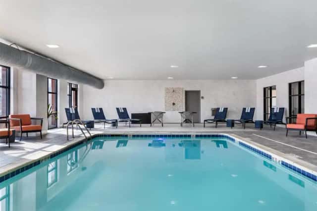 Hampton Inn Detroit/southgate — guest room