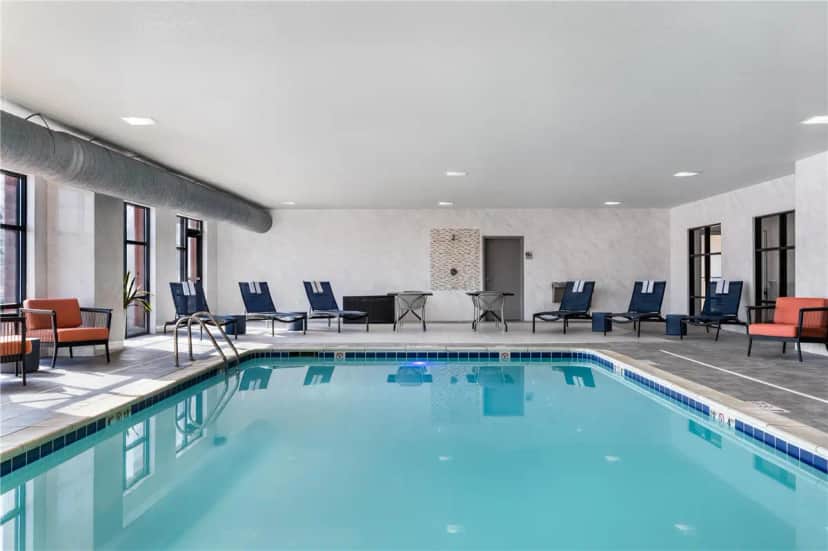 Hampton Inn Detroit/southgate — pool