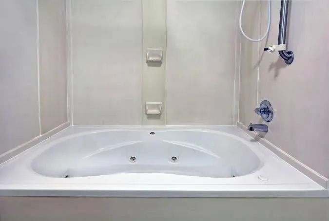 In-room hot tub at Hampton Inn Fayetteville in Fayetteville, AR