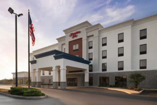 Hampton Inn Ft. Wayne/dupont Road — guest room