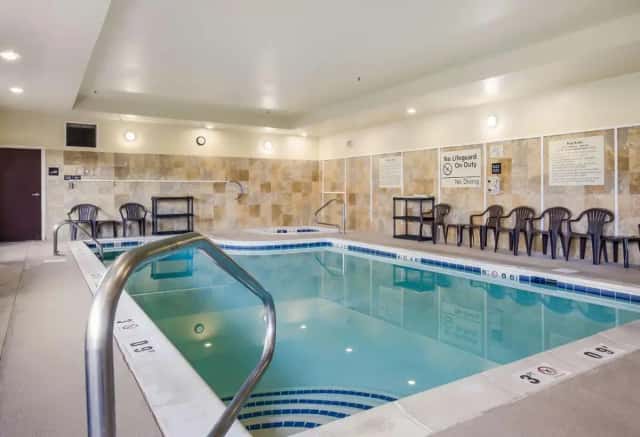 Hampton Inn Galax — guest room