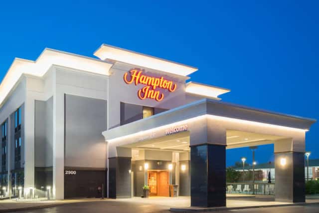 Hampton Inn Jonesboro — guest room