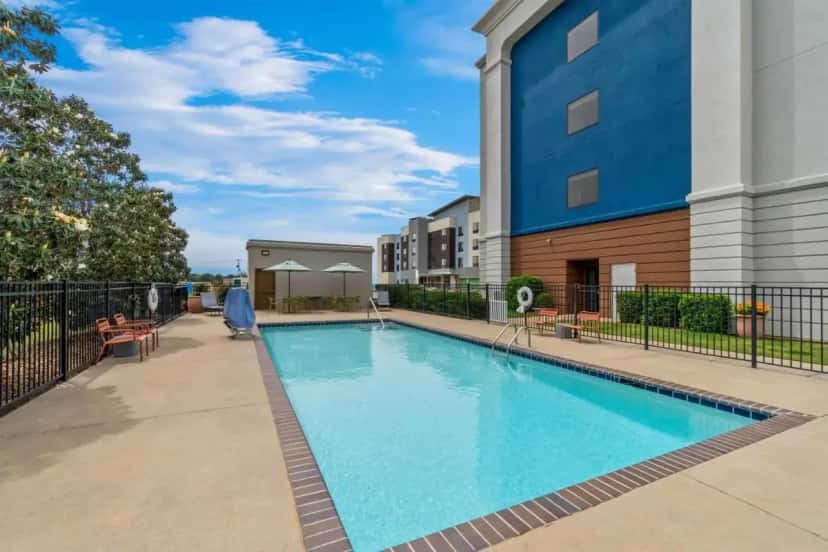 In-room hot tub at Hampton Inn Marion in Marion, IL