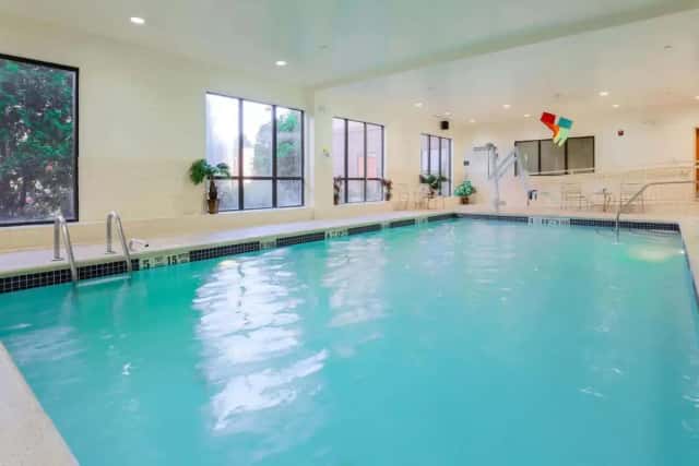 Hampton Inn Nanuet — guest room