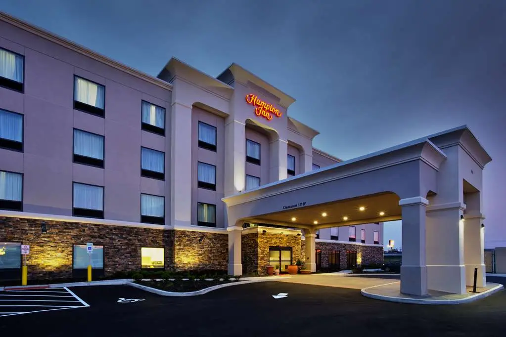 Hotels in Niagara Falls with a jacuzzi in the room