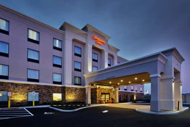 Hampton Inn Niagara Falls/blvd — guest room